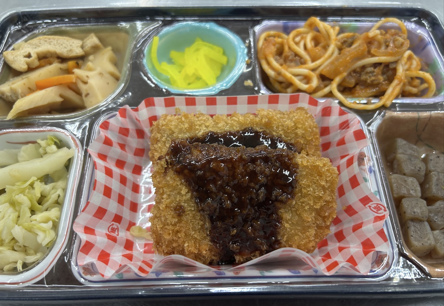 【本日のお弁当】6月1日（月）サクサク！いか野菜カツ弁当